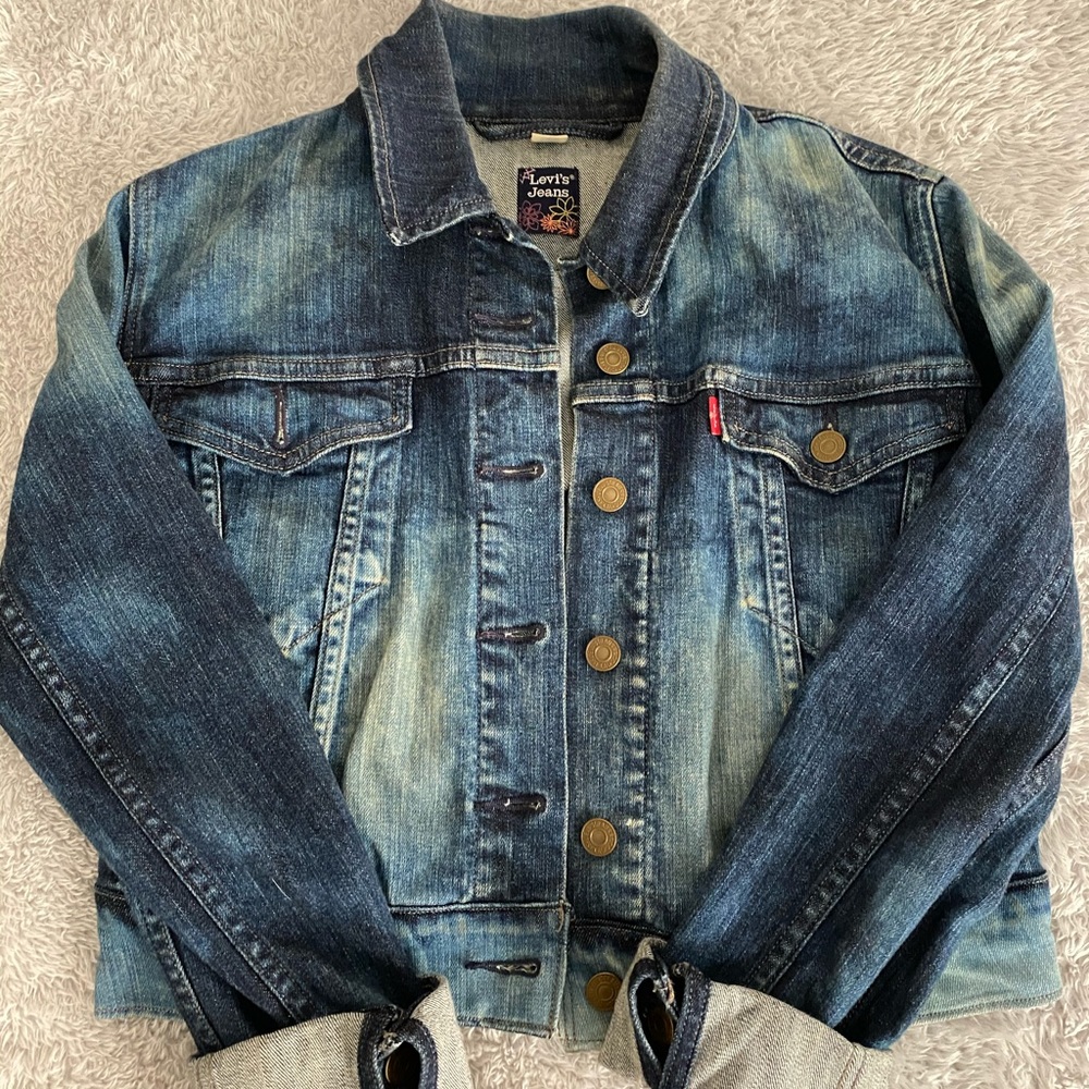Levi’s cropped denim jacket